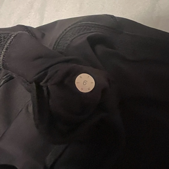 Lululemon Hit It 21' Crop - Picture 9 of 10